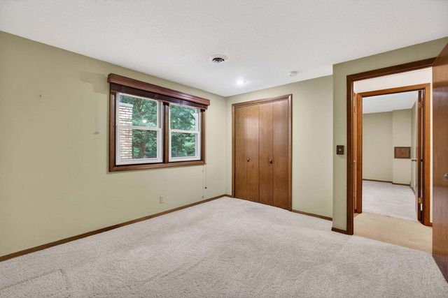 2205 Winding Hill Road, Davenport, IA 52807