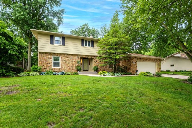 2205 Winding Hill Road, Davenport, IA 52807