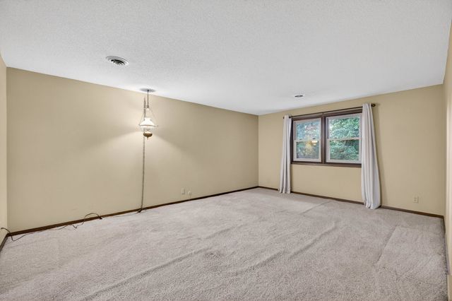 2205 Winding Hill Road, Davenport, IA 52807