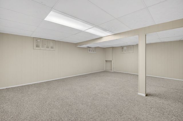 2205 Winding Hill Road, Davenport, IA 52807
