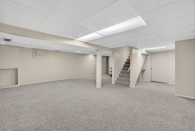 2205 Winding Hill Road, Davenport, IA 52807
