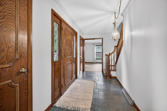 2205 Winding Hill Road, Davenport, IA 52807
