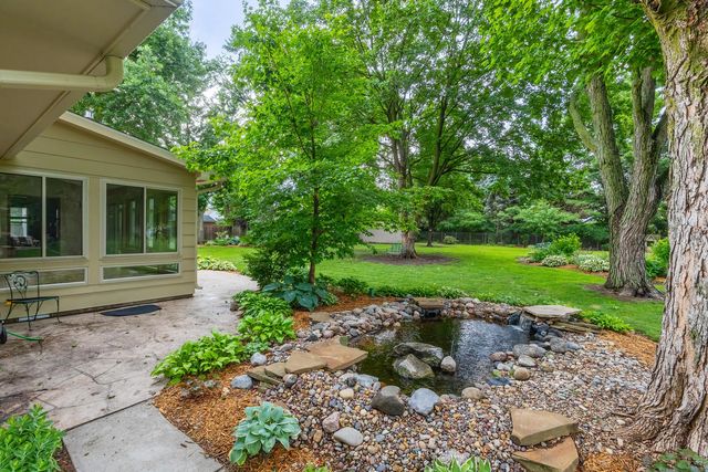 2205 Winding Hill Road, Davenport, IA 52807
