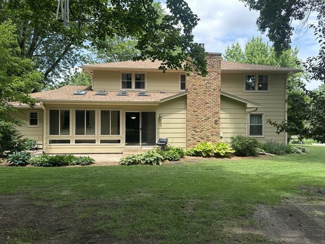 2205 Winding Hill Road, Davenport, IA 52807