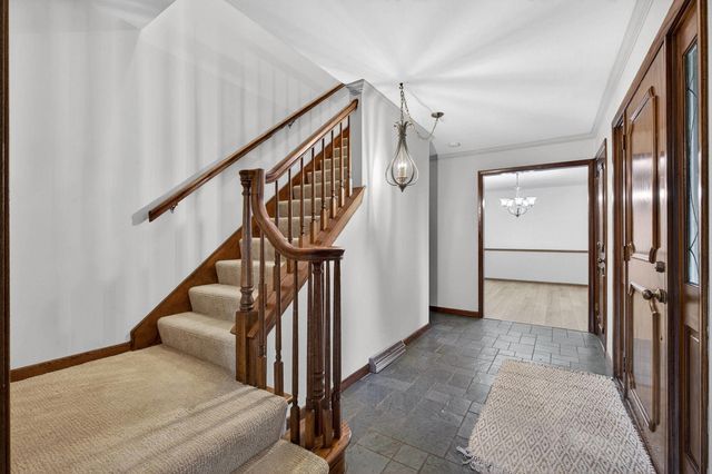2205 Winding Hill Road, Davenport, IA 52807