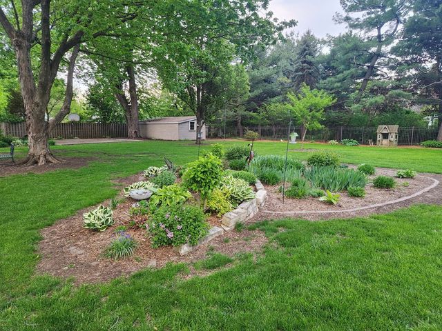 2205 Winding Hill Road, Davenport, IA 52807