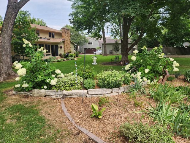 2205 Winding Hill Road, Davenport, IA 52807