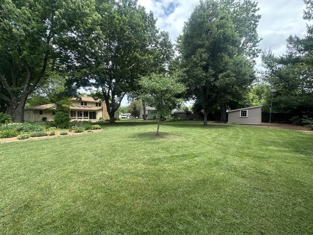 2205 Winding Hill Road, Davenport, IA 52807