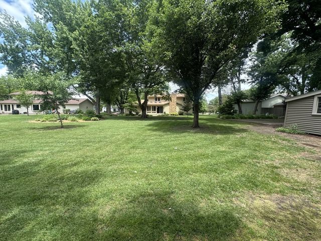 2205 Winding Hill Road, Davenport, IA 52807