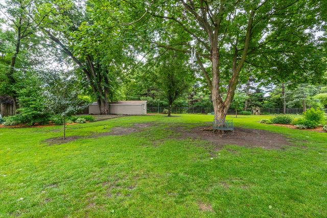 2205 Winding Hill Road, Davenport, IA 52807