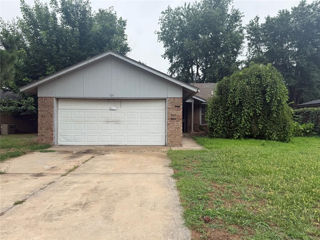 926 W Churchill Way, Mustang, OK 73064