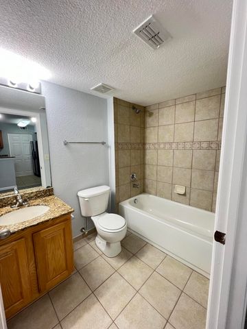 301 SW Palm Dr Apt 205, Port St Lucie, FL 34986