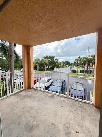 301 SW Palm Dr Apt 205, Port St Lucie, FL 34986