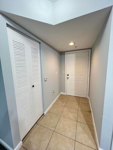 301 SW Palm Dr Apt 205, Port St Lucie, FL 34986