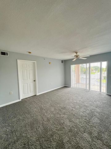 301 SW Palm Dr Apt 205, Port St Lucie, FL 34986