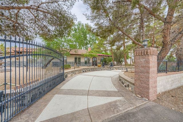 10410 La Cienega Street, Las Vegas, NV 89183