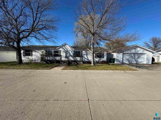903 N Bobwhite Pl Place, Sioux Falls, SD 57107