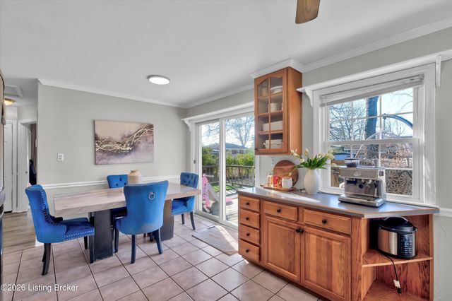 2022 Nocturne Dr, Louisville, KY 40272