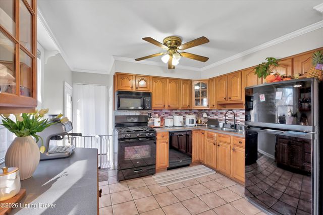 2022 Nocturne Dr, Louisville, KY 40272