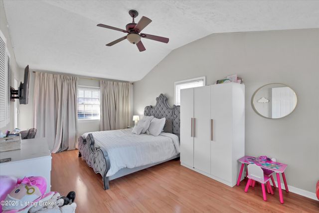 2022 Nocturne Dr, Louisville, KY 40272