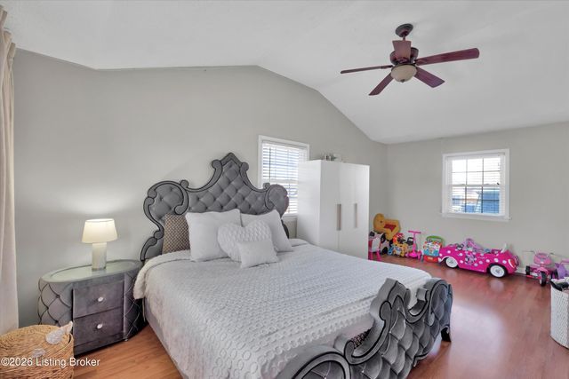 2022 Nocturne Dr, Louisville, KY 40272