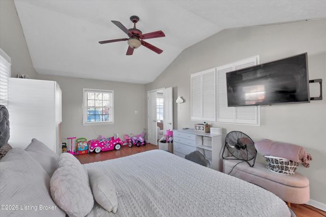 2022 Nocturne Dr, Louisville, KY 40272