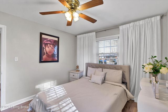 2022 Nocturne Dr, Louisville, KY 40272