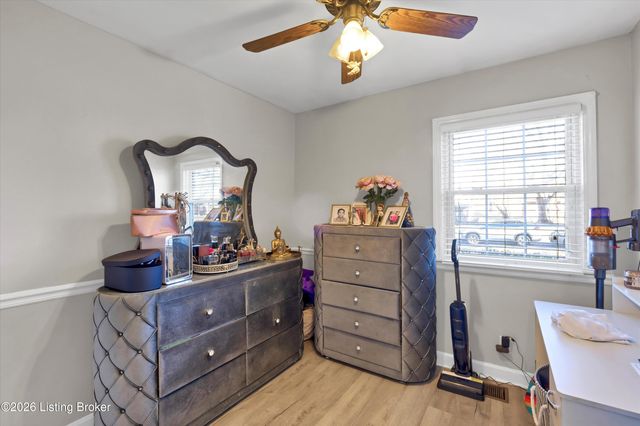 2022 Nocturne Dr, Louisville, KY 40272