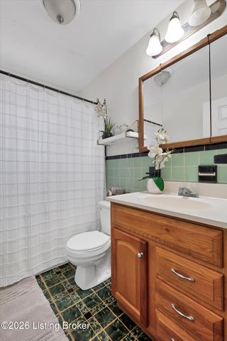 2022 Nocturne Dr, Louisville, KY 40272