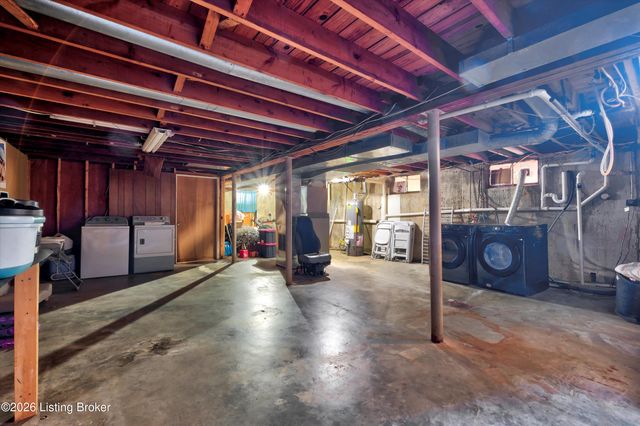 2022 Nocturne Dr, Louisville, KY 40272