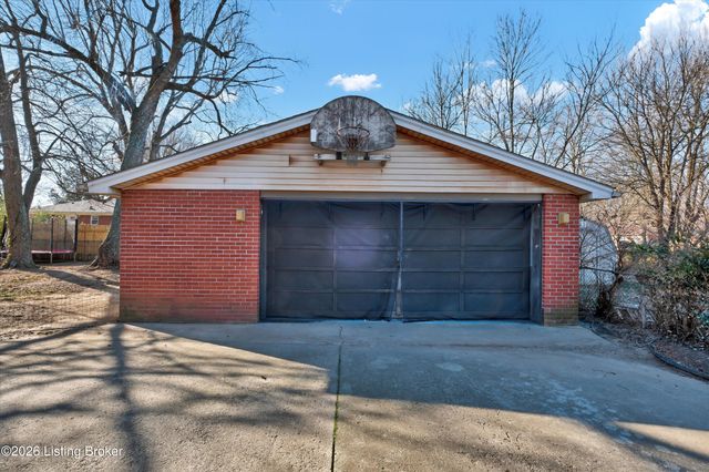 2022 Nocturne Dr, Louisville, KY 40272