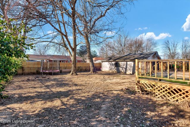 2022 Nocturne Dr, Louisville, KY 40272