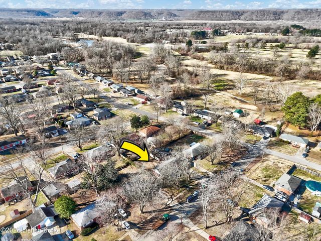 2022 Nocturne Dr, Louisville, KY 40272