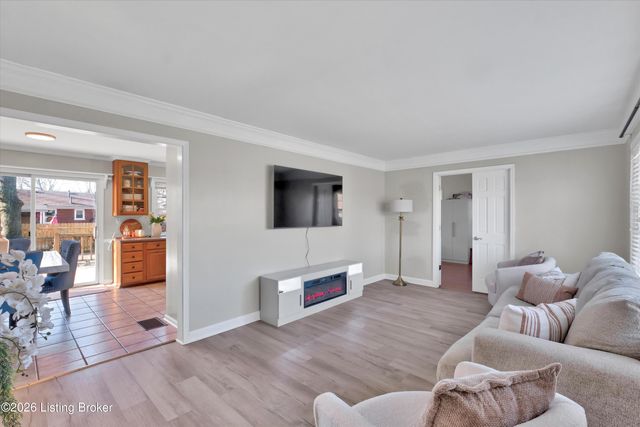 2022 Nocturne Dr, Louisville, KY 40272