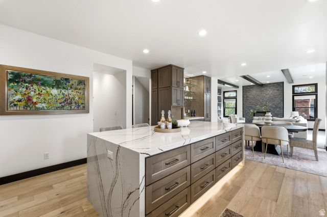1017 N OAKRIDGE DR, Farmington, UT 84025