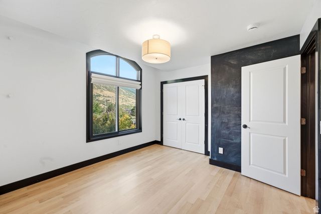 1017 N OAKRIDGE DR, Farmington, UT 84025