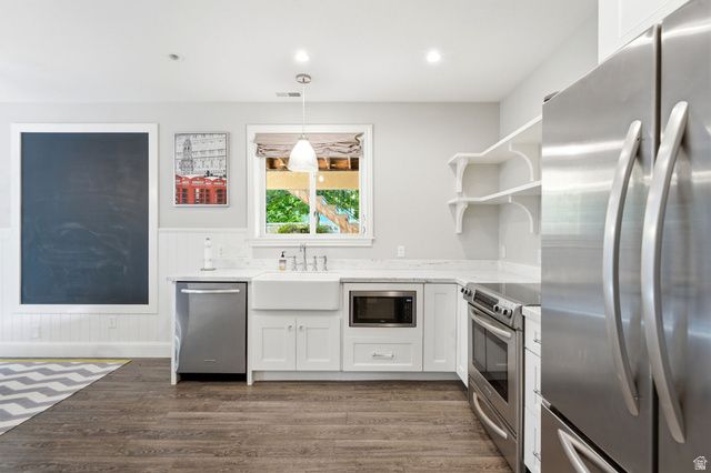 1017 N OAKRIDGE DR, Farmington, UT 84025