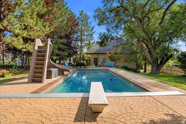 1017 N OAKRIDGE DR, Farmington, UT 84025