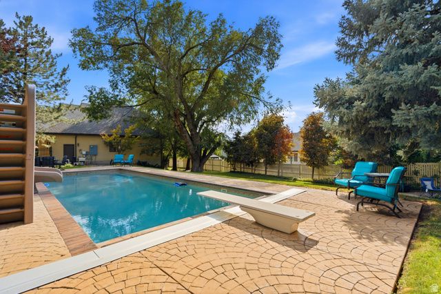 1017 N OAKRIDGE DR, Farmington, UT 84025