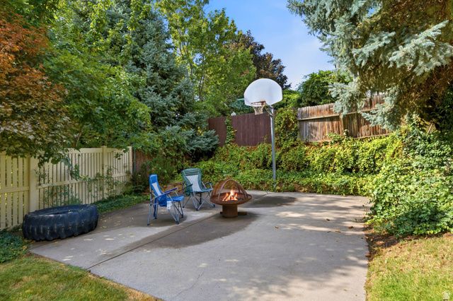 1017 N OAKRIDGE DR, Farmington, UT 84025