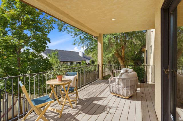 1017 N OAKRIDGE DR, Farmington, UT 84025