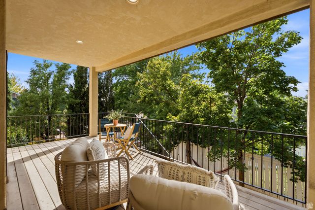 1017 N OAKRIDGE DR, Farmington, UT 84025