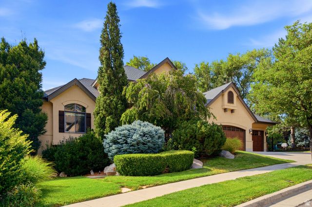 1017 N OAKRIDGE DR, Farmington, UT 84025
