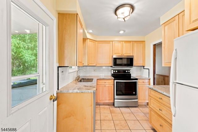 120 S 15Th Ave, Manville Boro, NJ 08835