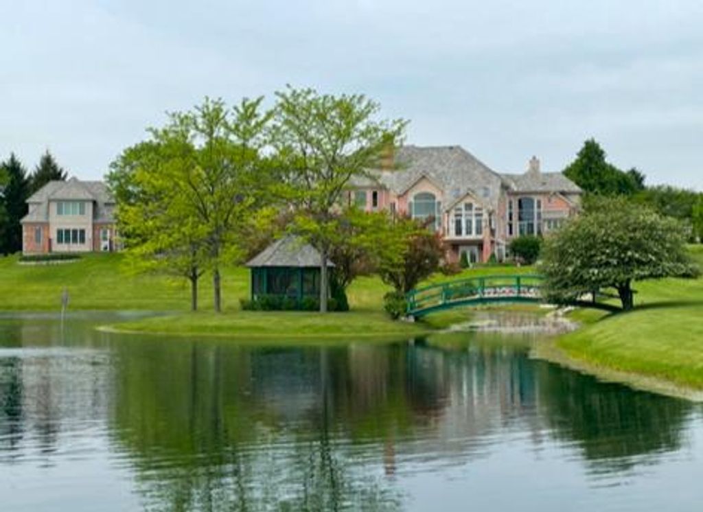 N84W36411 Riverwood LANE, Oconomowoc, WI 53066