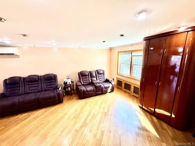 15043 77th Road, Flushing, NY 11367