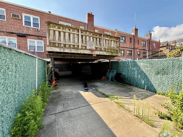 15043 77th Road, Flushing, NY 11367