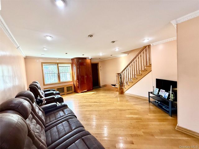 15043 77th Road, Flushing, NY 11367