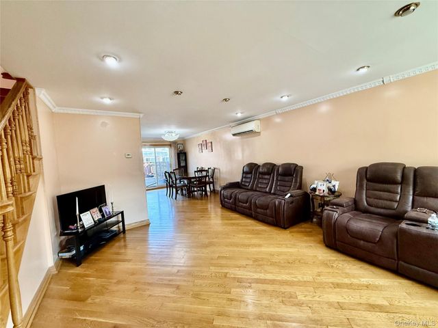 15043 77th Road, Flushing, NY 11367
