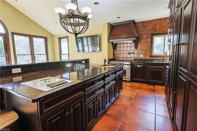 501 Shadow Brooke DR, Chesapeake, VA 23320